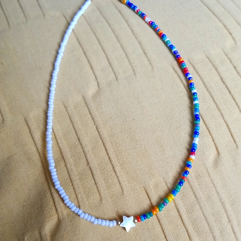2 Necklaces - Picture 5 of 6